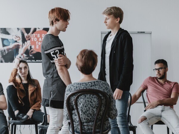 teens in drama therapy at mental health center